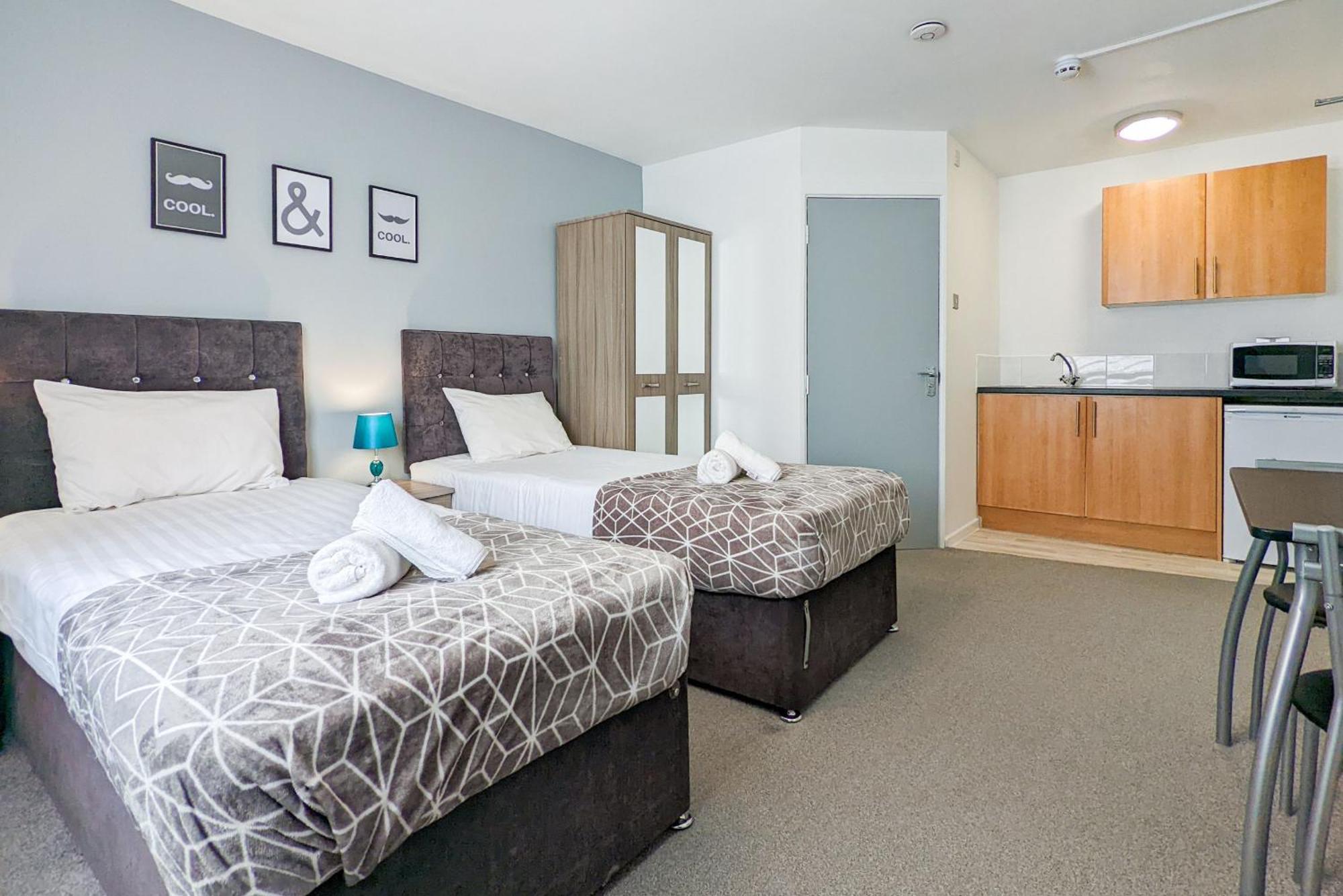 5-Bedroom Contractor House With 10 Beds Free Parking And Free Wifi - Outfield Homes By Your Lettings Short Lets & Serviced Accommodation Πήτερμπορο Εξωτερικό φωτογραφία