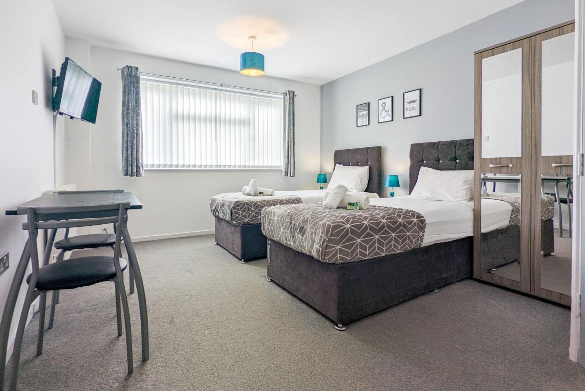 5-Bedroom Contractor House With 10 Beds Free Parking And Free Wifi - Outfield Homes By Your Lettings Short Lets & Serviced Accommodation Πήτερμπορο Εξωτερικό φωτογραφία