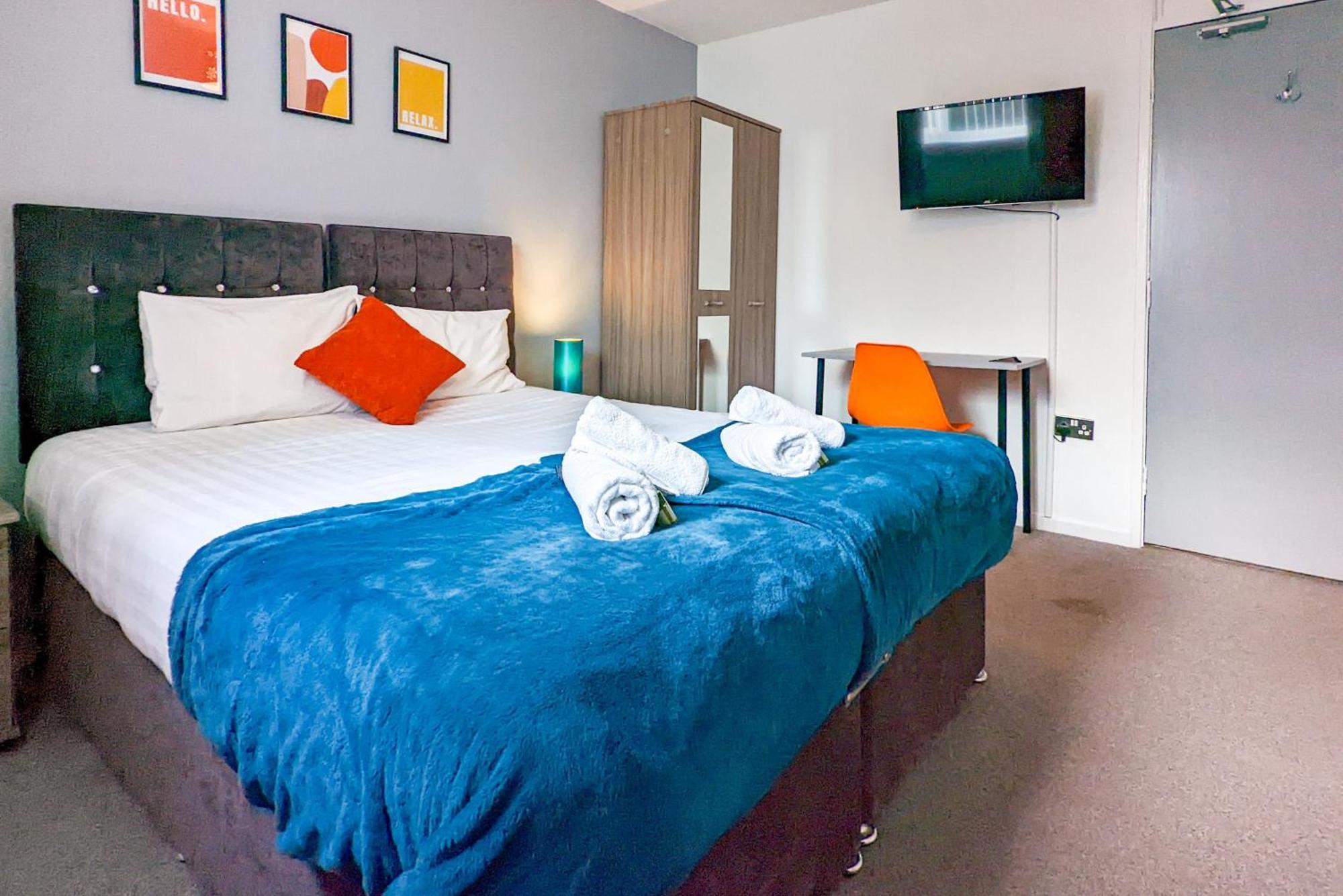 5-Bedroom Contractor House With 10 Beds Free Parking And Free Wifi - Outfield Homes By Your Lettings Short Lets & Serviced Accommodation Πήτερμπορο Εξωτερικό φωτογραφία